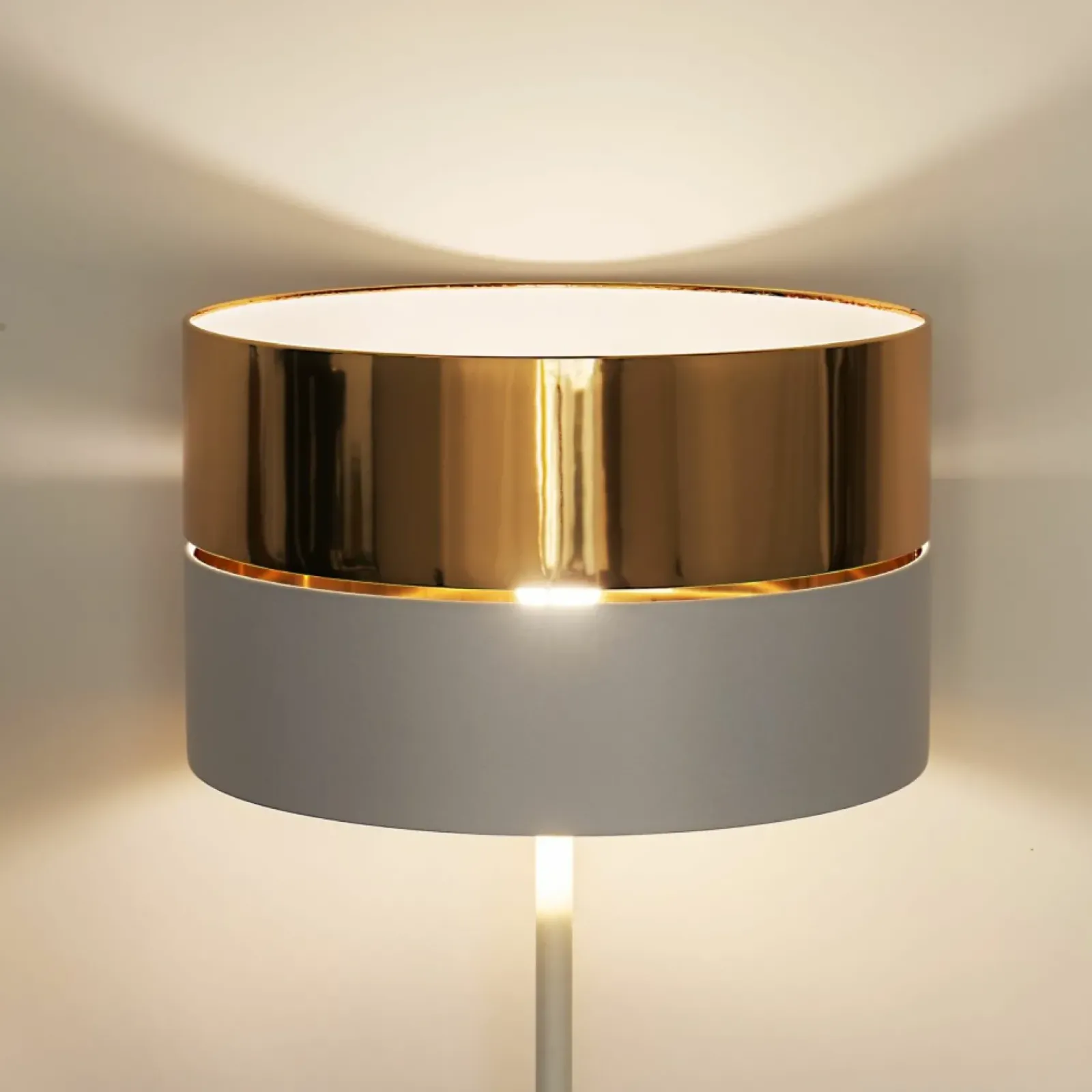 Sklep Kaja Biała lampa podłogowa z biało-złotym abażurem TK 5074 z serii HILTON* Lampy Podłogowe Z Abażurem