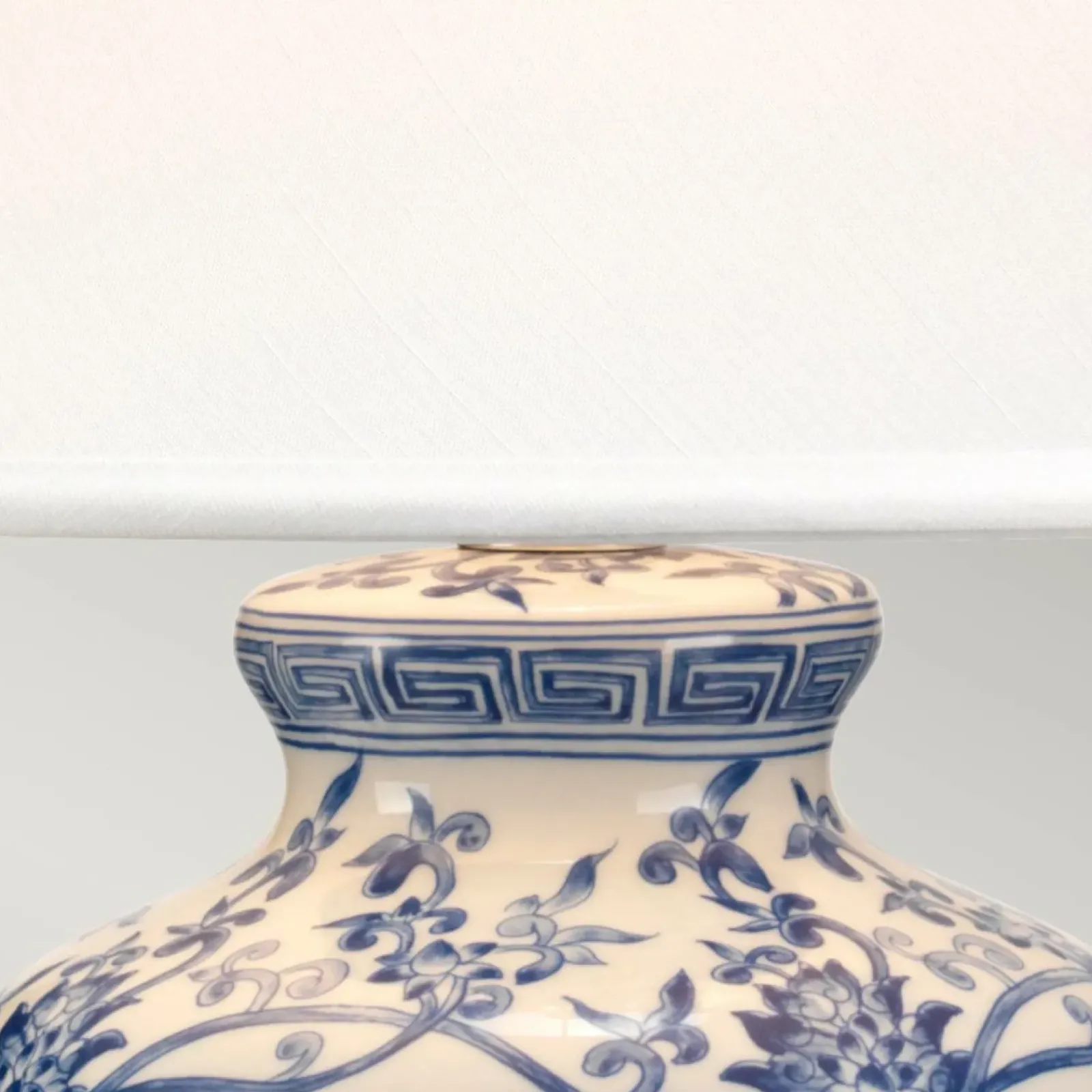 Sklep Kaja Biało-niebieska lampa stołowa BLUE-G-JAR-TL z serii BLUE GINGER JAR* Lampki Stołowe Z Abażurem|Tradycyjne Lampki Stołowe