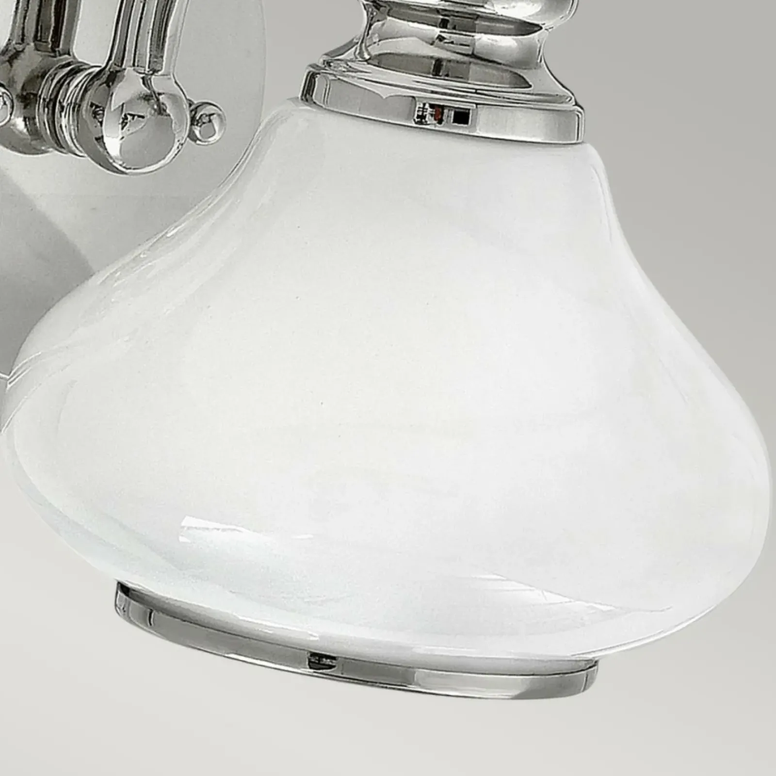 Sklep Kaja Chromowana lampa ścienna z kloszem HK-AINSLEY1-BATH z serii AINSLEY* Kinkiety Tradycyjne