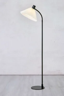 Sklep Kaja Czarna lampa podłogowa z ozdobnym abażurem 108568 z serii MIRA | Kaja* Lampy Podłogowe Z Abażurem
