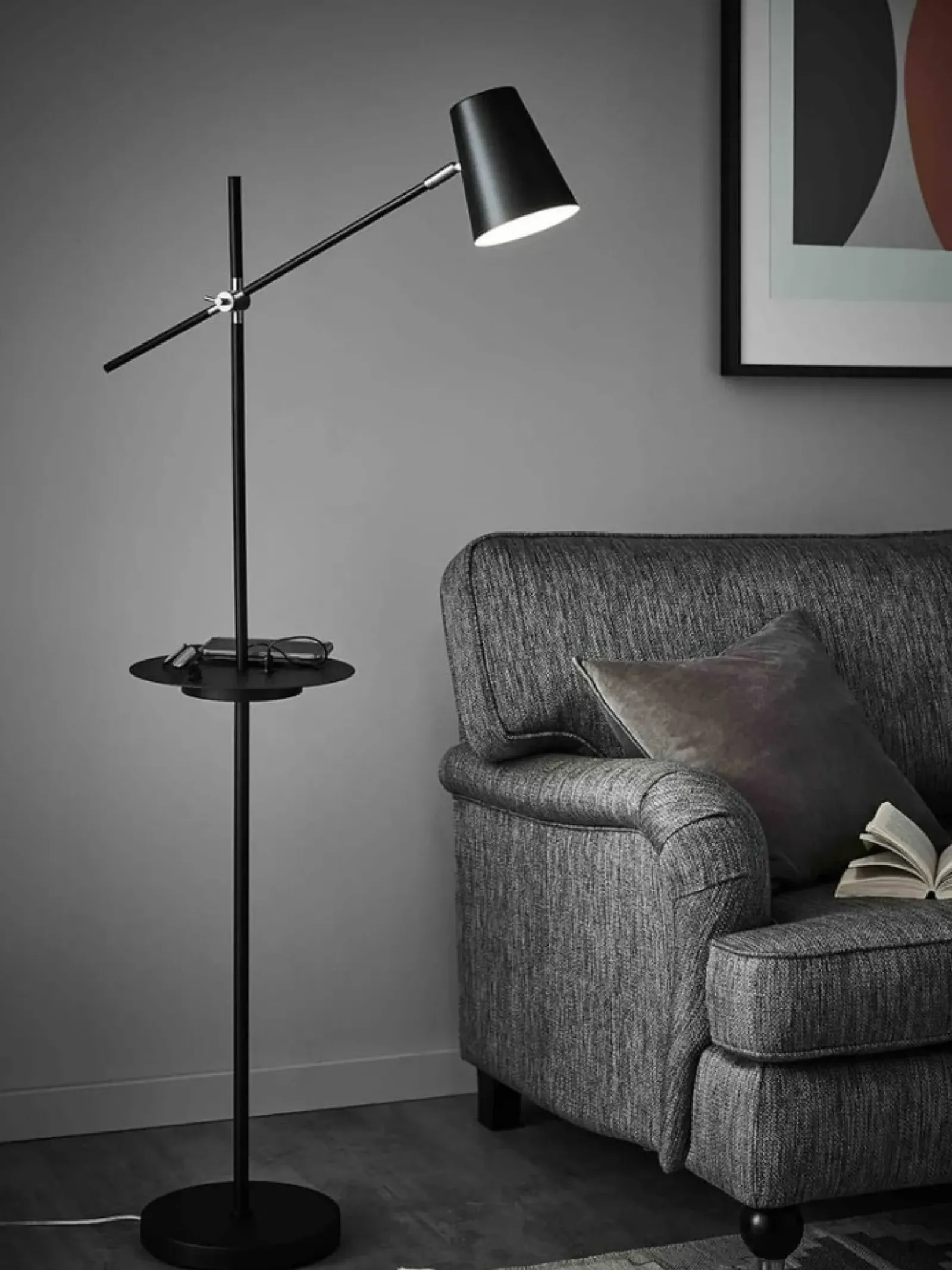 Sklep Kaja Czarna lampa podłogowa z półką i gniazdem USB 107307 | Kaja* Tradycyjne Lampy Podłogowe