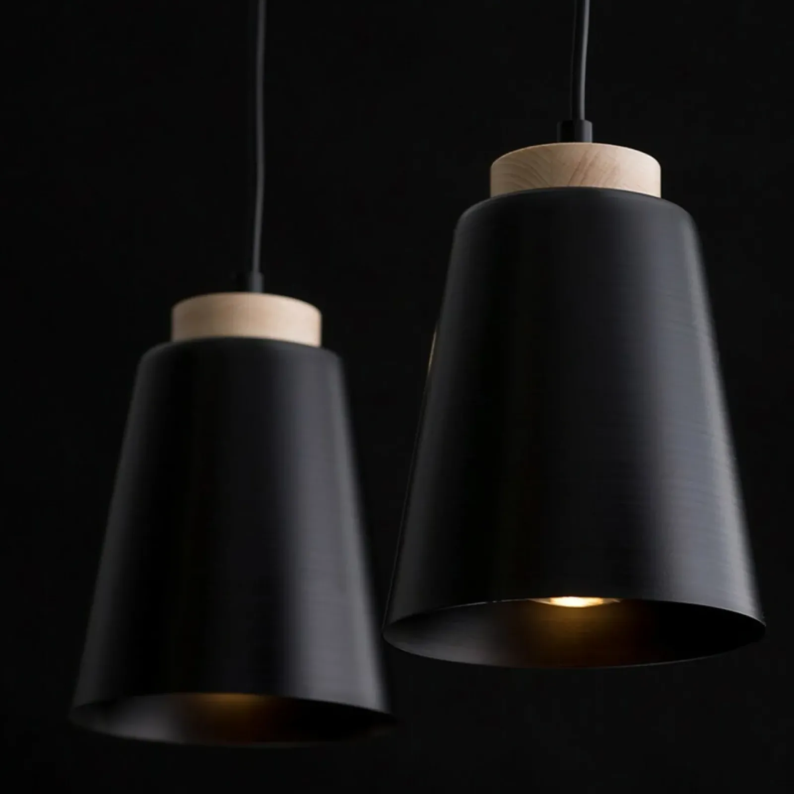 Sklep Kaja Czarna lampa wisząca ze zdobieniami drewnianymi 442/2 | Kaja Clearance
