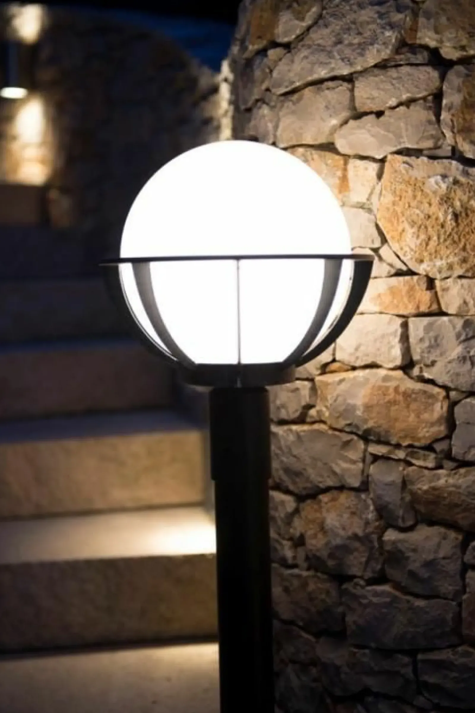 Sklep Kaja Czarna lampka ogrodowa z koszykiem i kloszem K 4011/1/KPO 250 | Kaja Oś* Lampy Ogrodowe Stojące