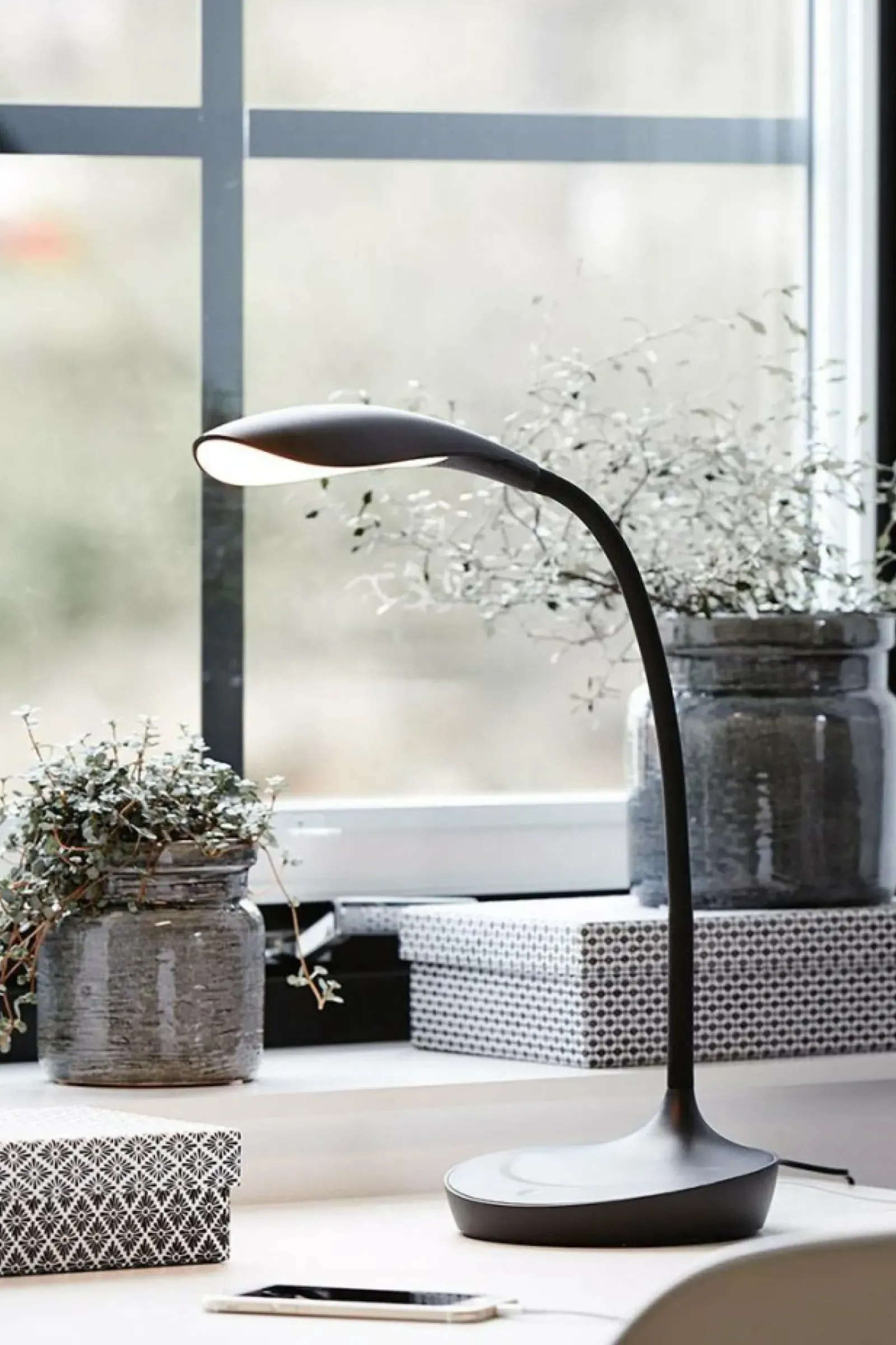 Sklep Kaja Czarna ledowa lampka biurkowa z gniazdem USB 106094 | Kaja Oświetlenie* Lampy Led|Lampki Biurkowe