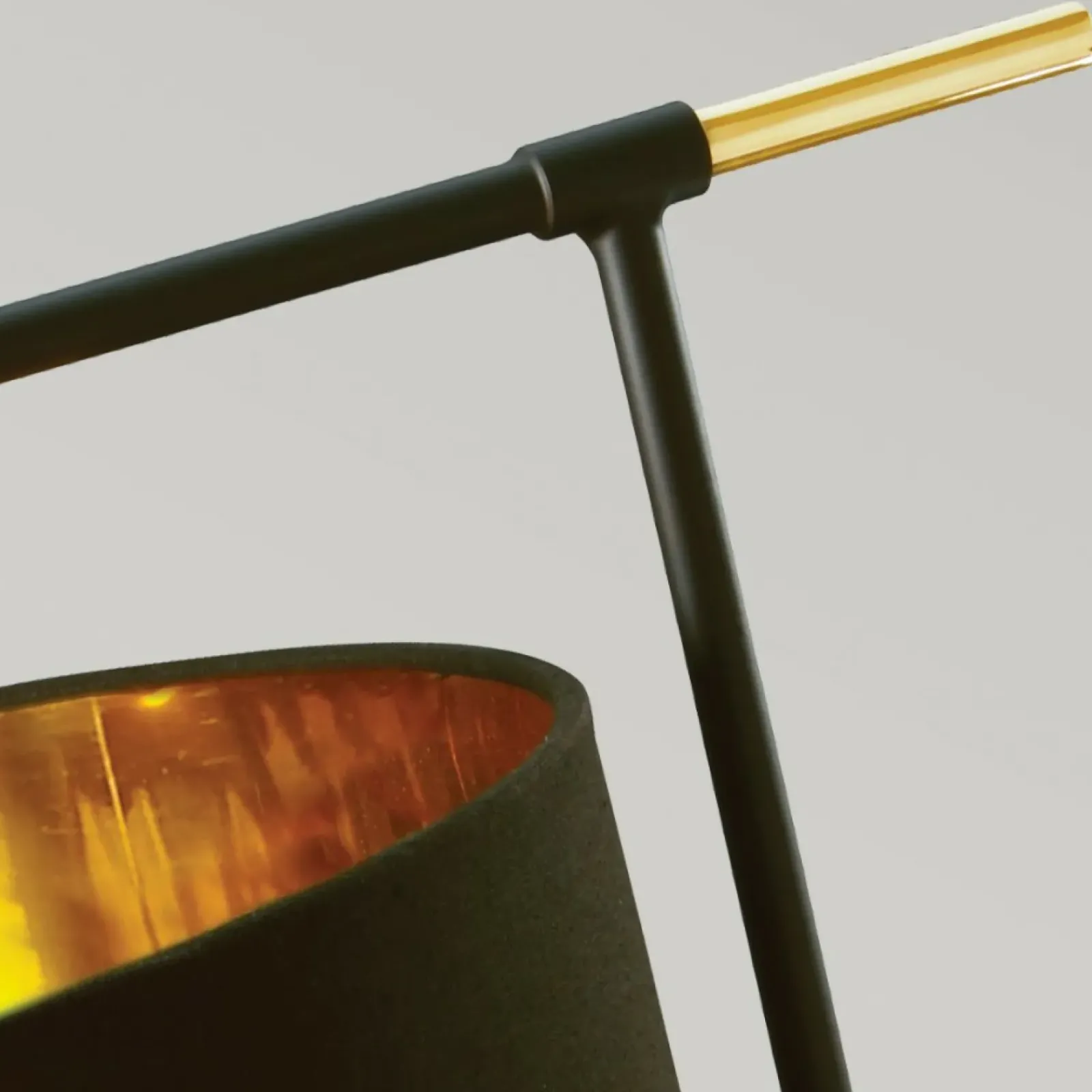 Sklep Kaja Czarno-złota lampka stołowa, nocna BALANCE-TL-BKPB z serii BALANCE* Lampki Stołowe Z Abażurem|Tradycyjne Lampki Stołowe