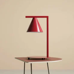 Sklep Kaja Designerska, czerwona lampa stołowa do biura 1108B15 z serii FORM* Lampki Biurkowe|Nowoczesne Lampki Stołowe