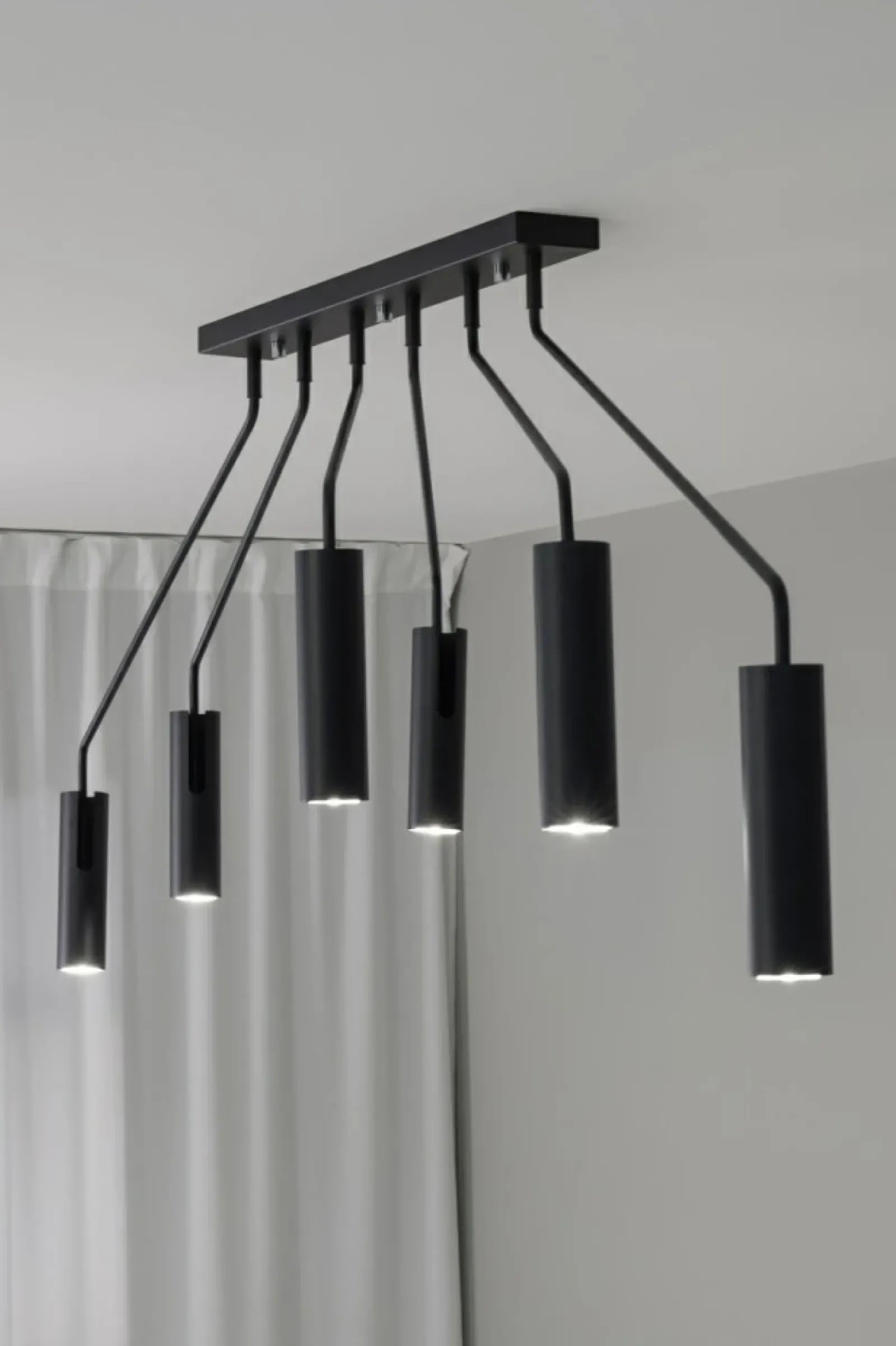 Sklep Kaja Industrialna, czarna lampa sufitowa do salonu 108508 z serii RAMUS Clearance
