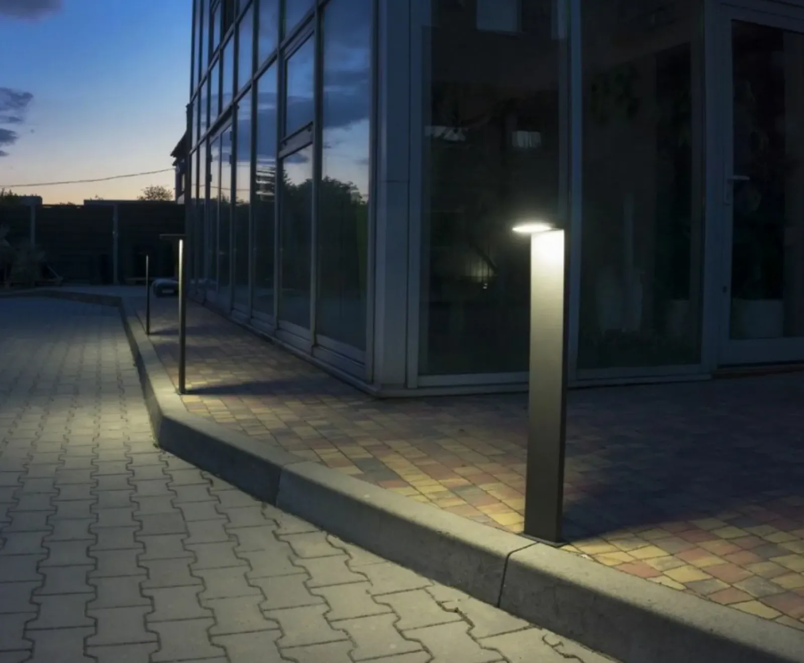 Sklep Kaja Lampa ogrodowa do oświetlenia podjazdu KR-580 z serii KARO | Kaja Oświetlenie* Lampy Naświetleniowe|Lampy Ogrodowe Stojące