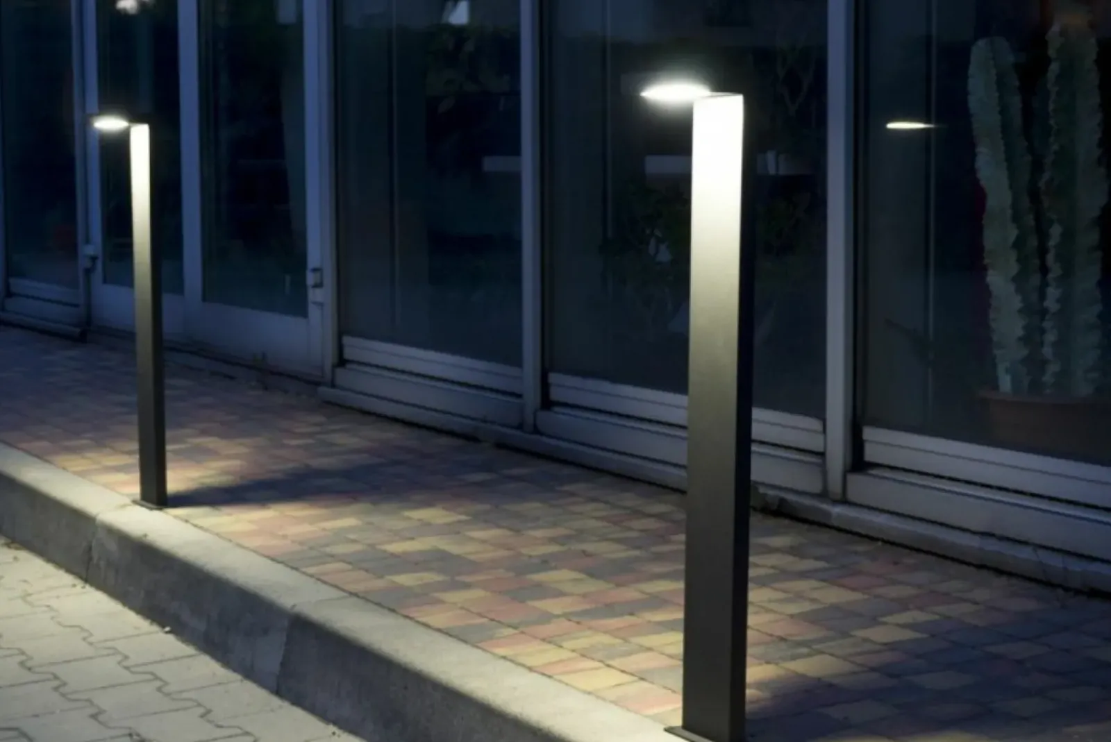 Sklep Kaja Lampa ogrodowa do oświetlenia podjazdu KR-580 z serii KARO | Kaja Oświetlenie* Lampy Naświetleniowe|Lampy Ogrodowe Stojące