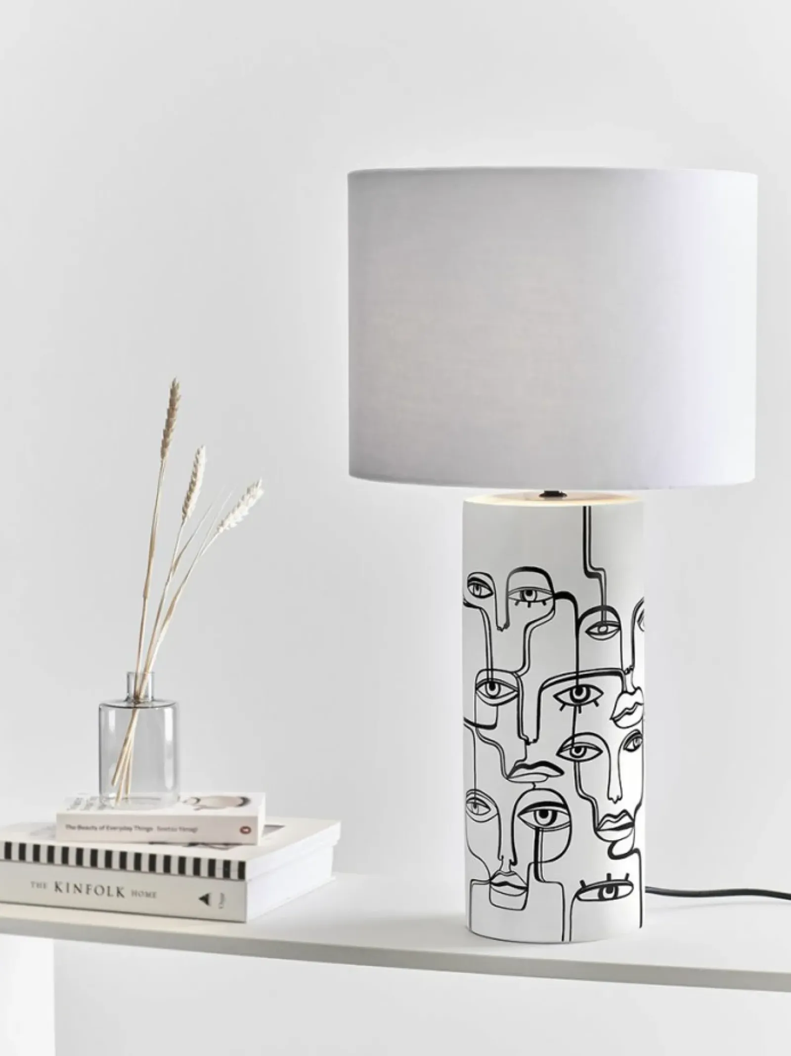 Sklep Kaja Lampa stołowa z czarnym szkicem twarzy 108246 | Kaja Oświetlenie* Tradycyjne Lampki Stołowe