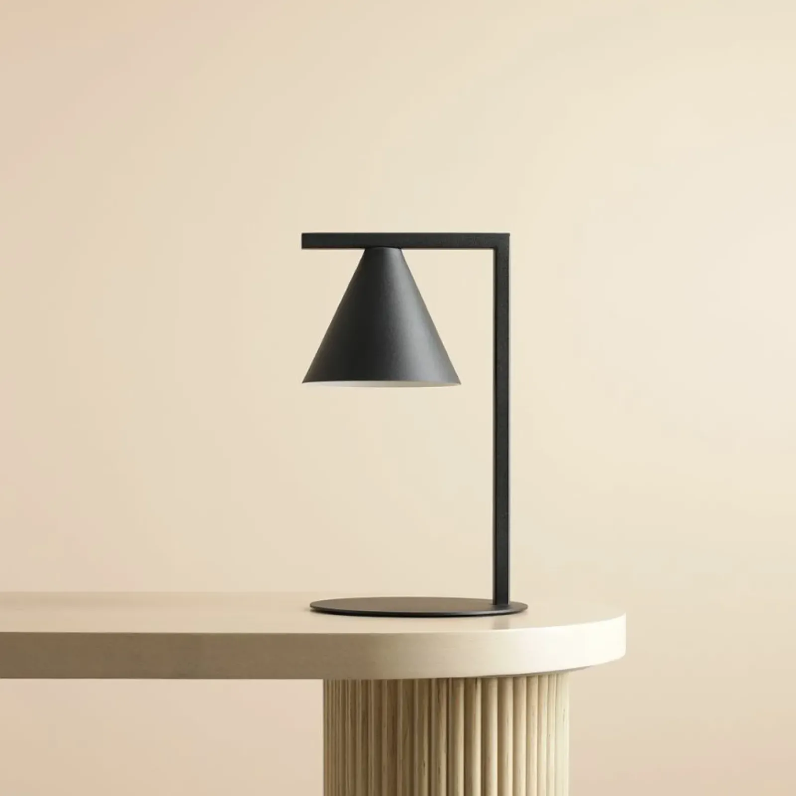 Sklep Kaja Minimalistyczna, geometryczna lampka biurkowa 1108B1 z serii FORM* Lampki Biurkowe
