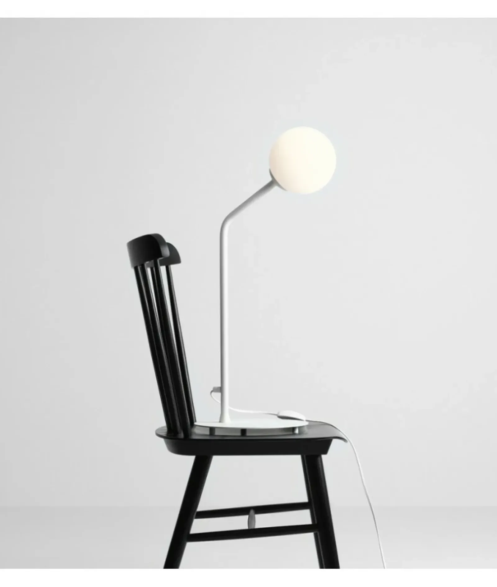 Sklep Kaja Minimalistyczna lampka stołowa z okrągłym kloszem 1064B z serii PURE* Nowoczesne Lampki Stołowe