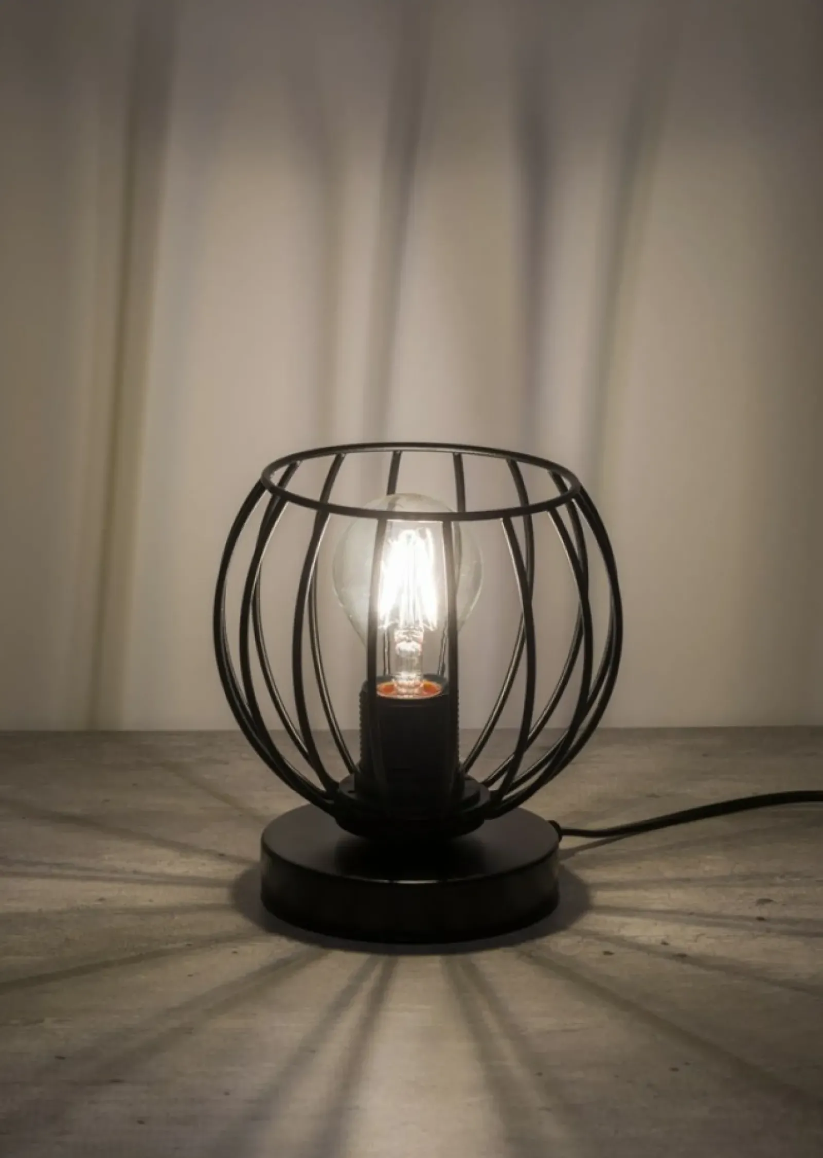 Sklep Kaja Niska, druciana lampka stołowa w stylu loft SIG 50310 z serii CHERRY* Nowoczesne Lampki Stołowe