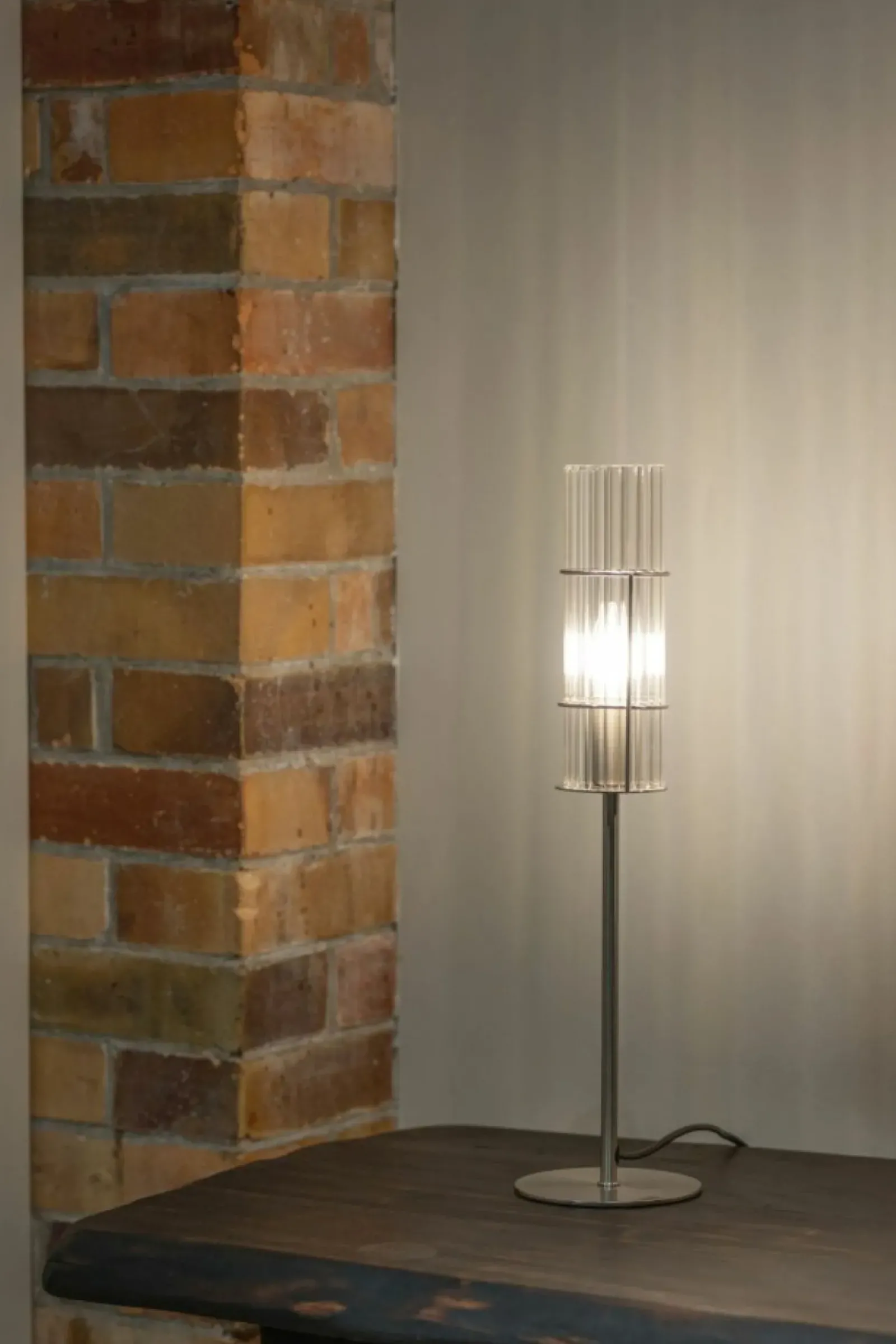 Sklep Kaja Smukła, minimalistyczna lampka stołowa do salonu 108557 z serii TUBO* Nowoczesne Lampki Stołowe