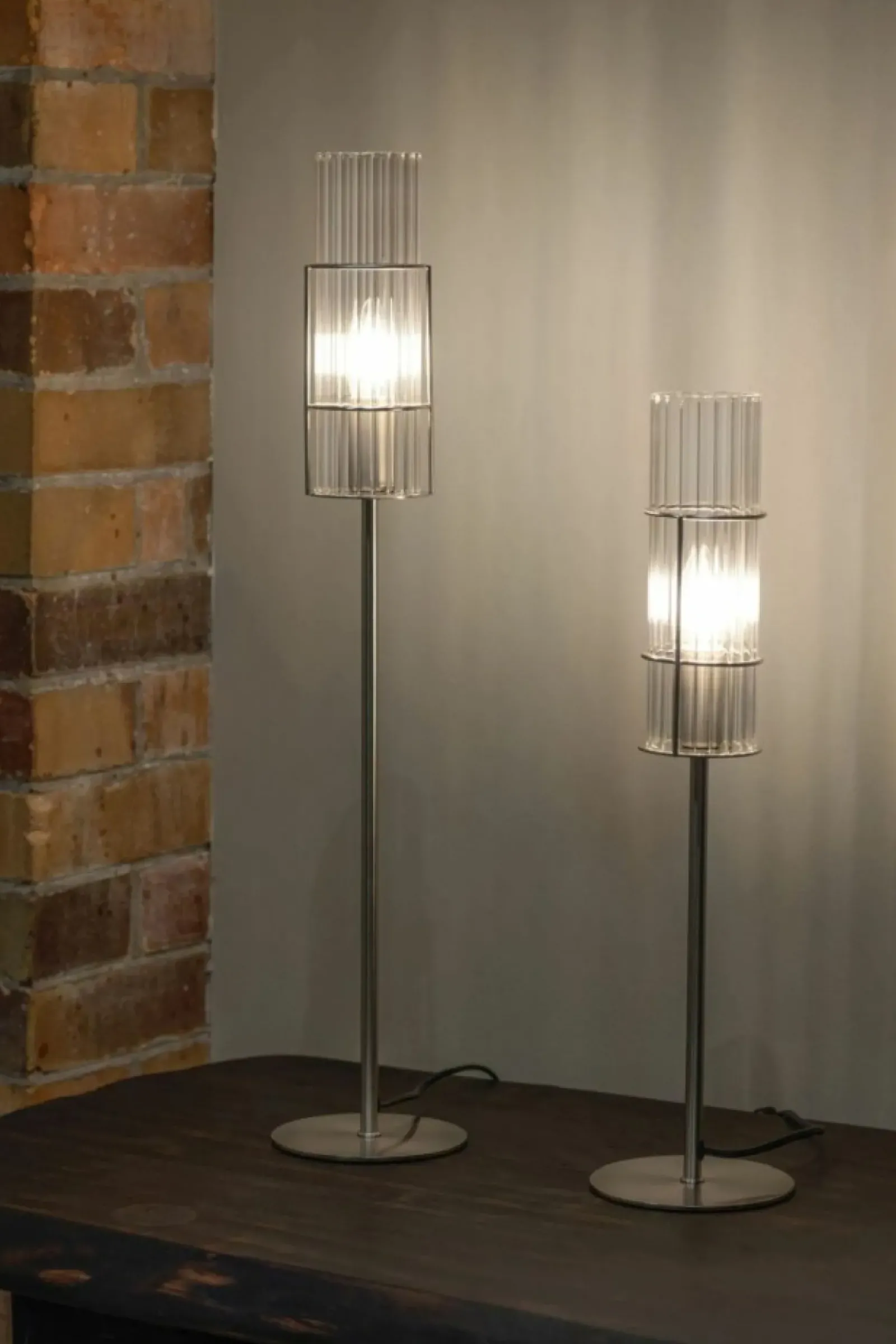 Sklep Kaja Smukła, minimalistyczna lampka stołowa do salonu 108557 z serii TUBO* Nowoczesne Lampki Stołowe