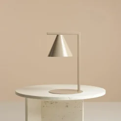 Sklep Kaja Stylowa, beżowa lampka biurkowa w stylu modern 1108B17 z serii FORM* Lampki Biurkowe