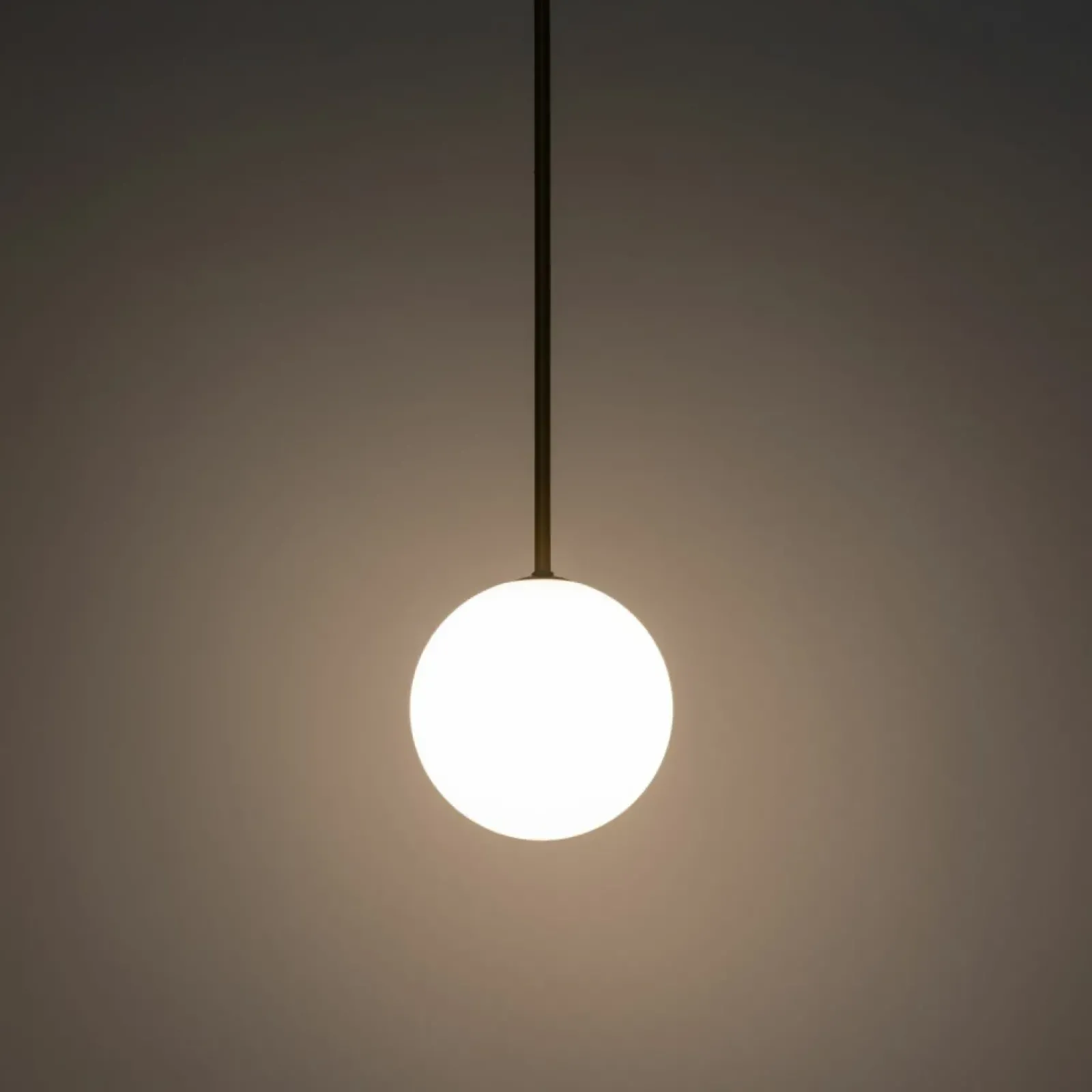 Sklep Kaja Stylowa lampa na sztywnym zwisie, idealna do sypialni 10308 KIER Discount
